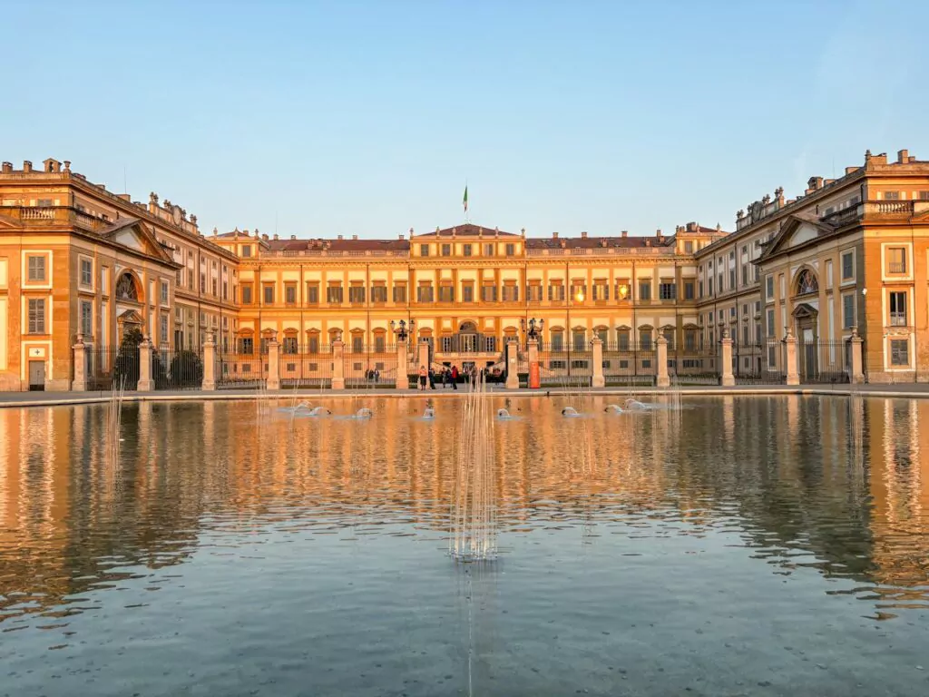 Villa Reale di Monza tour autunno con bus NCC