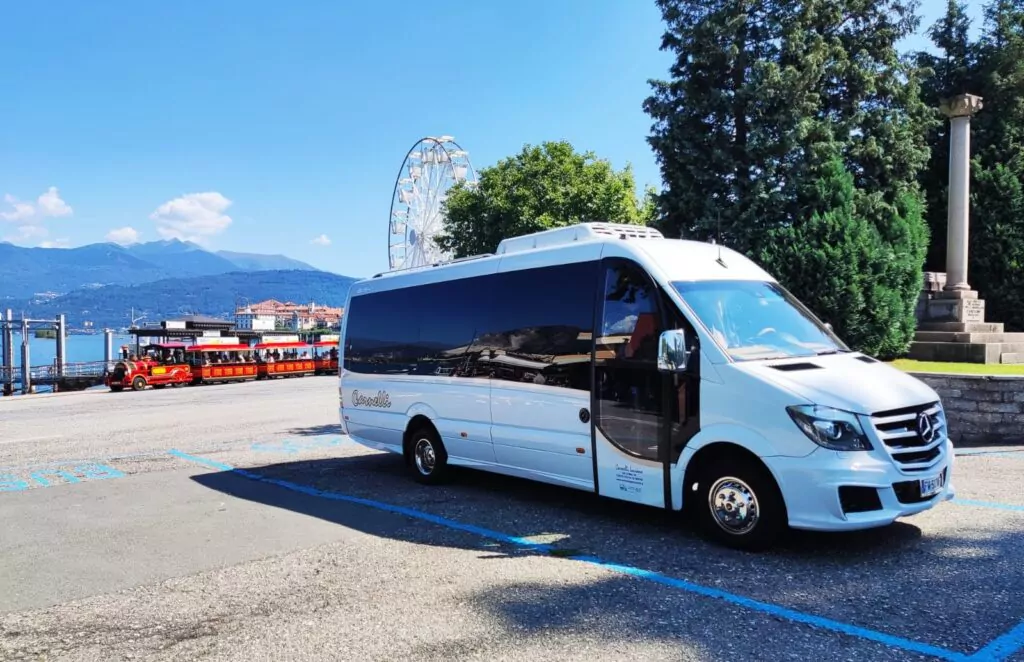 Viaggia in bus NCC a Pasquetta in Lombardia con Carnelli