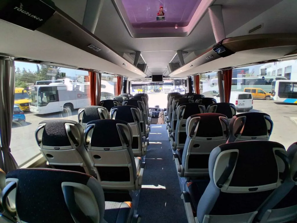 NEOPLAN TOURLINER - Pullman a noleggio fino a 52 posti
