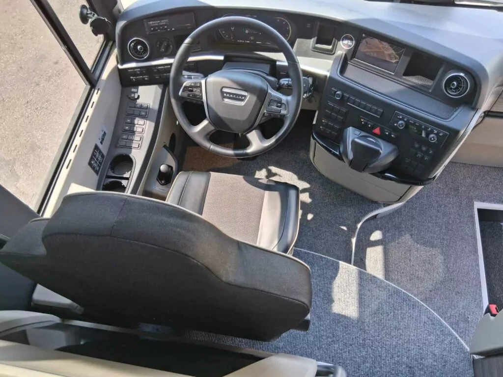 NEOPLAN TOURLINER - Pullman a noleggio fino a 52 posti