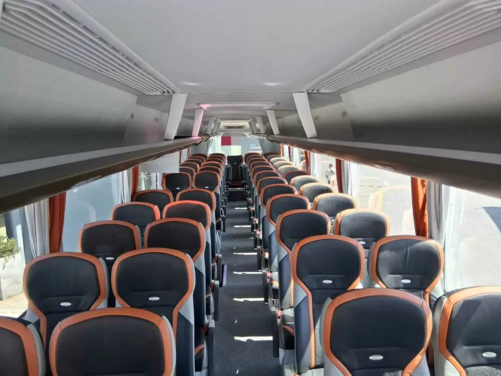NEOPLAN TOURLINER - Pullman a noleggio fino a 52 posti