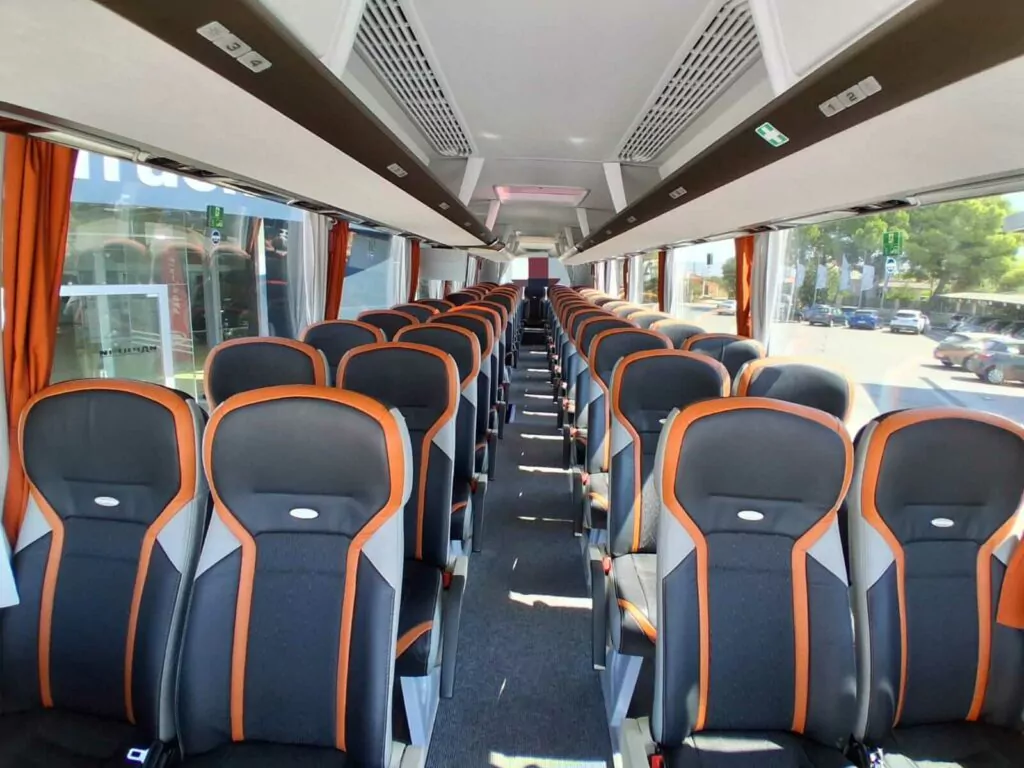 NEOPLAN TOURLINER - Pullman a noleggio fino a 52 posti