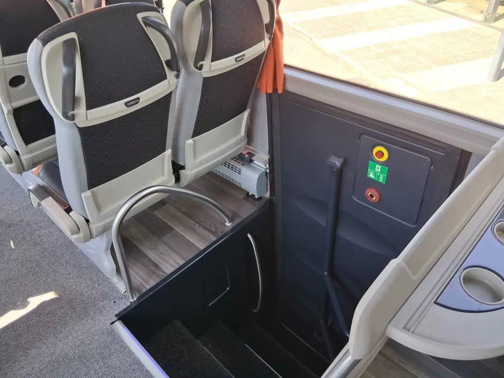 NEOPLAN TOURLINER - Pullman a noleggio fino a 52 posti