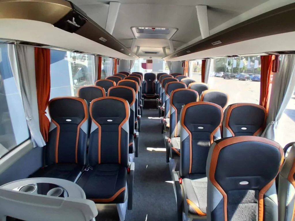 NEOPLAN TOURLINER - Pullman a noleggio fino a 52 posti