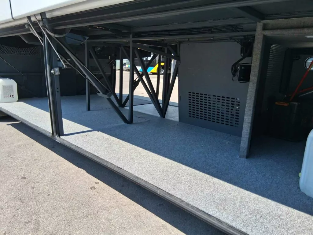 NEOPLAN TOURLINER - Pullman a noleggio fino a 52 posti