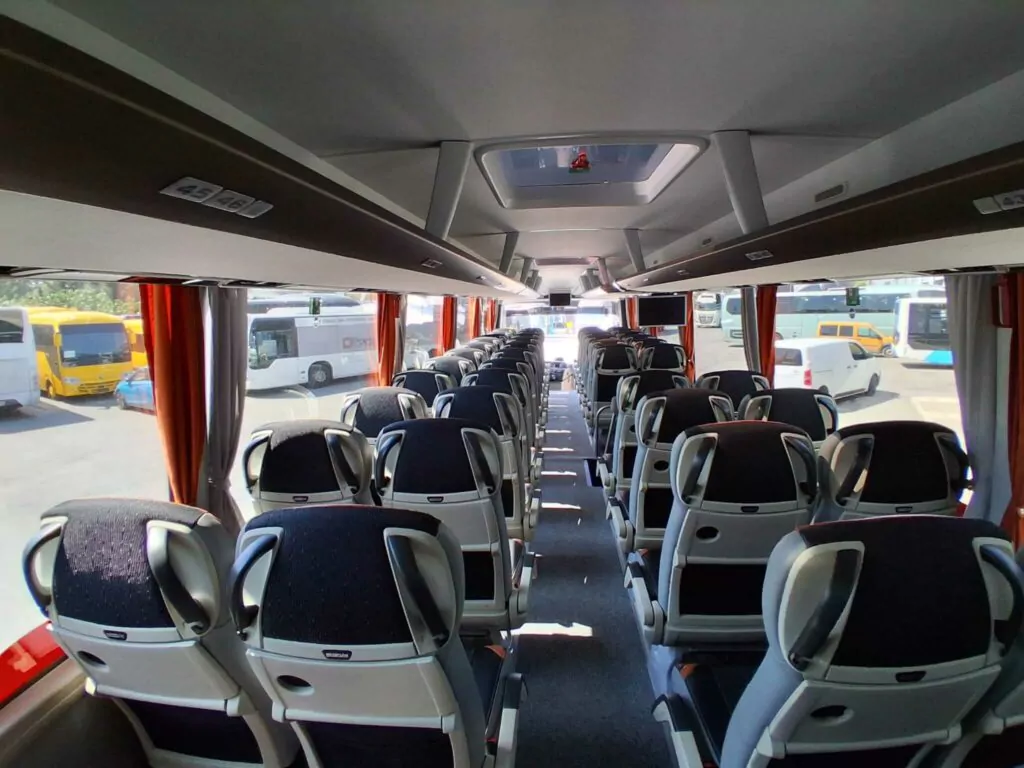 NEOPLAN TOURLINER - Pullman a noleggio fino a 52 posti