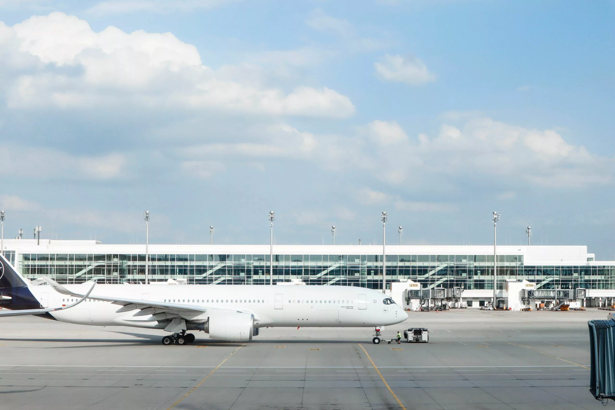 Scopri i vantaggi dei transfer per aeroporti organizzati da Autonoleggio Carnelli